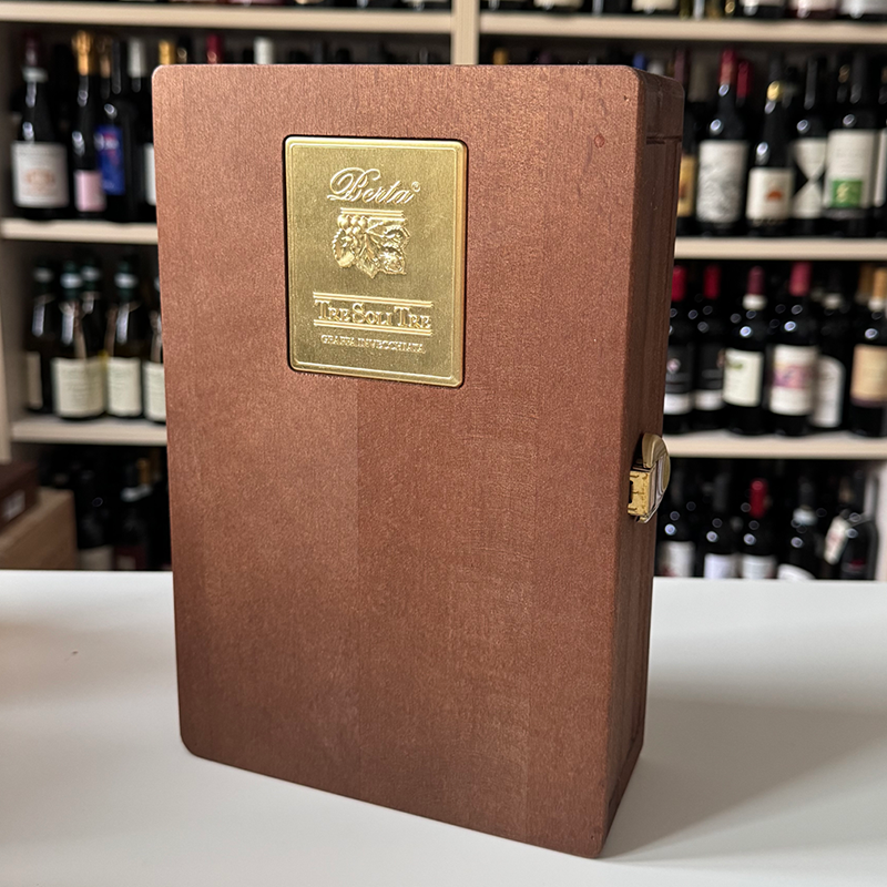 Tre Soli Tre Grappa Invecchiata 2016 – Berta in Original Holzkiste Tre Soli Tre Grappa Invecchiata 2016 – Berta in Original Holzkiste