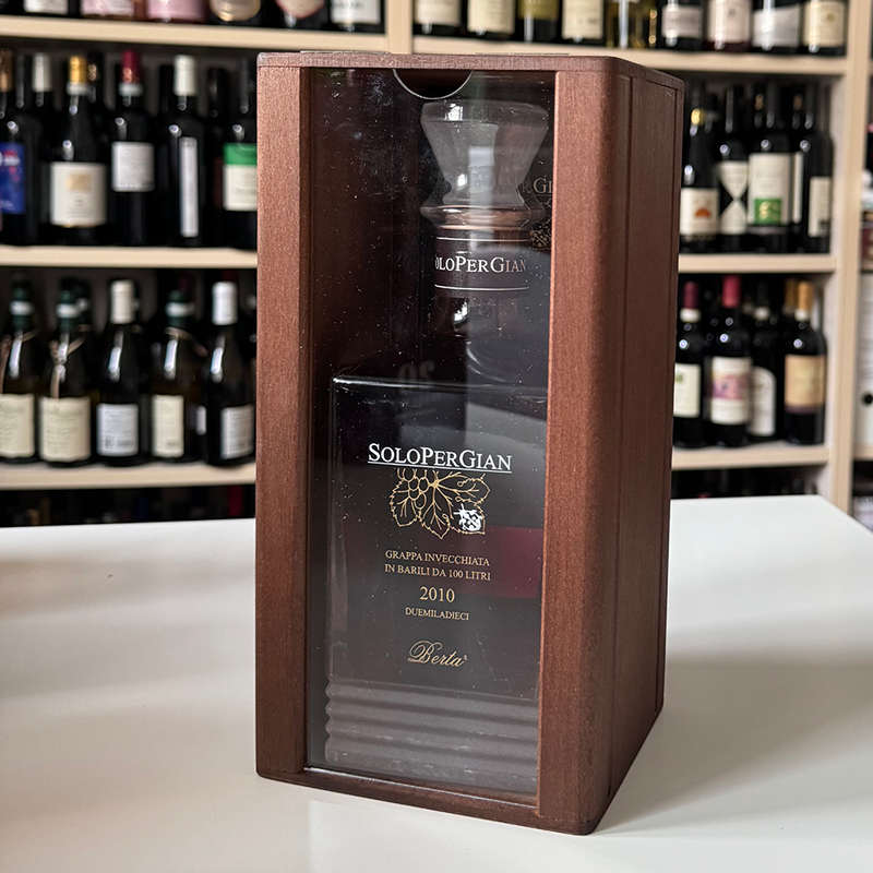 SoloPerGian Grappa Invecchiata 2010 – Berta in Original Holzkiste